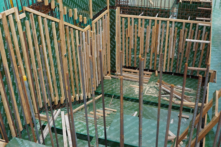 建筑模板智造標(biāo)準(zhǔn)演進(jìn)：塑面/覆塑技術(shù)如何重塑工程效能邊界